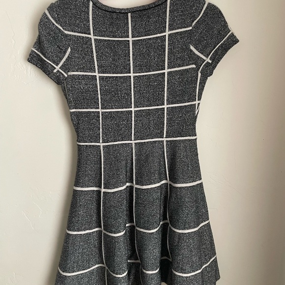 Gray Grid Pattern Dress - Picture 3 of 3